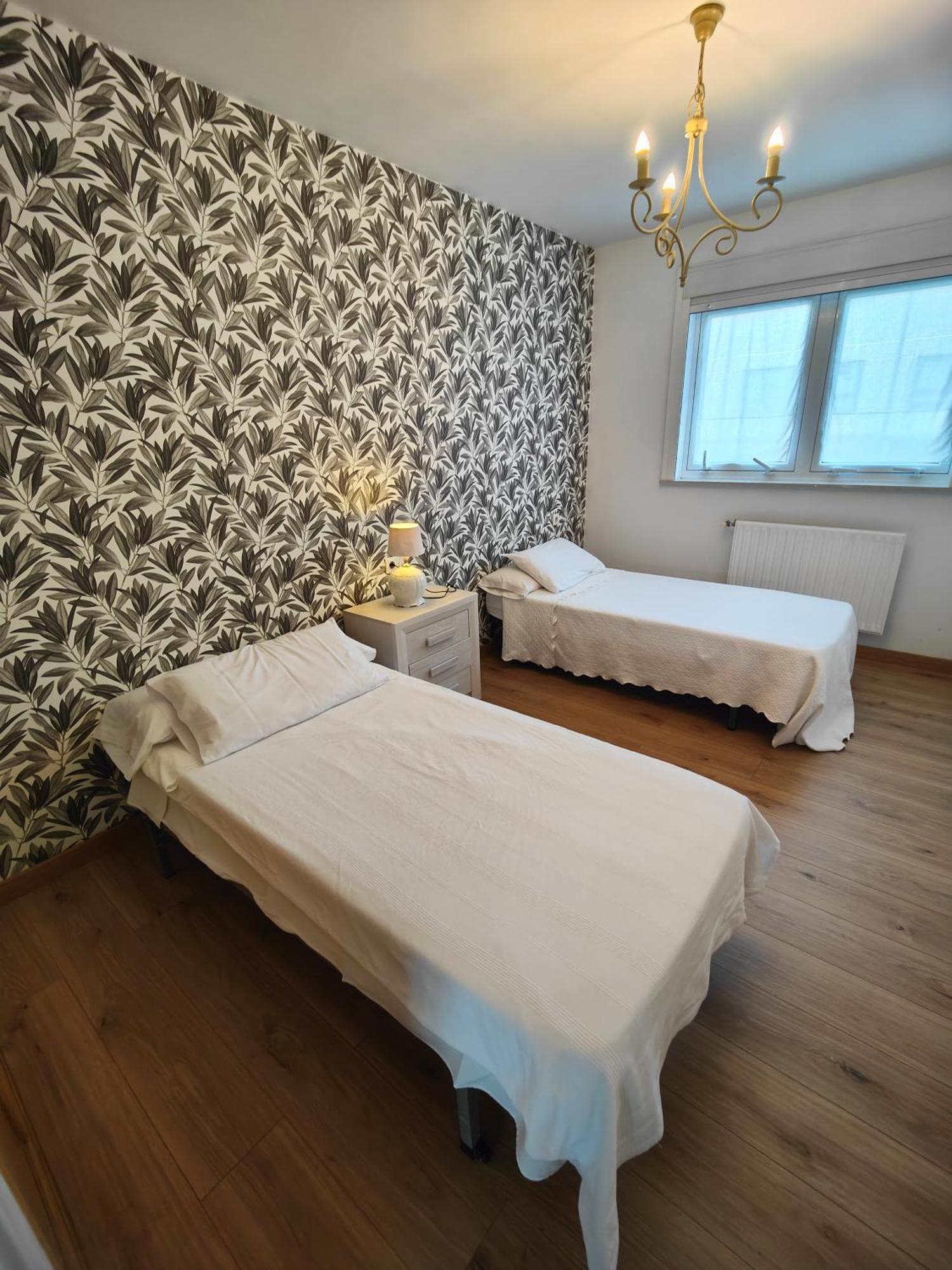 Chalet Con Wifi , Ps4 , Garaje, 5 Dormitorios, 3 Banos, Santiago De Compostela Exterior photo